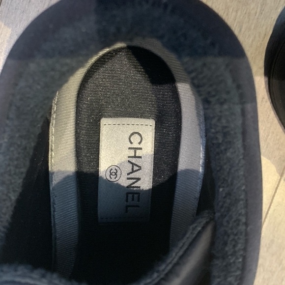 AUTHENTIC Chanel Black Calfskin & Mixed Fiber Sneakers G34360 Size 38. All black - Picture 12 of 14